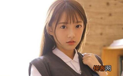 女生摸头背后含义 女孩摸男孩头代表什么